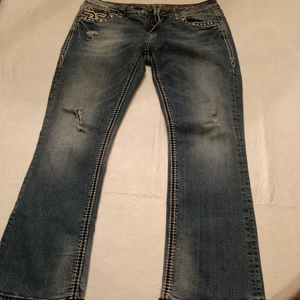 Light destressd, medium wash